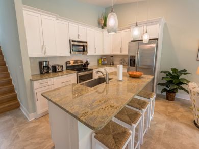 Fully Equipped Kitchen with Breakfast Seating